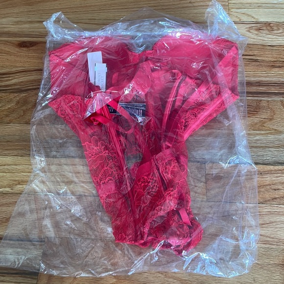 Victoria Secret - Picture 3 of 8